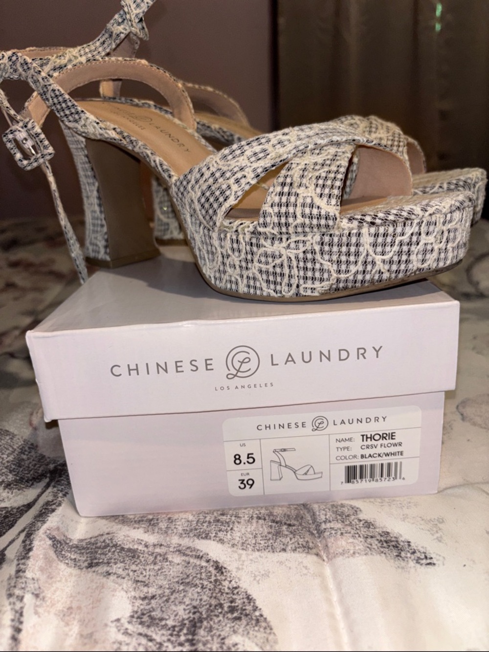 Chinese Laundry Thorie Black & White Floral Platform Sandal